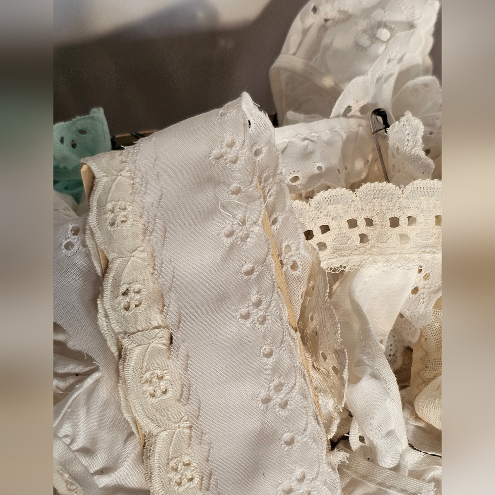 Vintage Eyelet Trim Collection - Picture 10 of 11